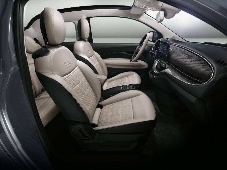 Интерьер Fiat 500 la Prima - Italia Cabrio 2020 года  (фото 27 из 42)